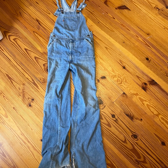 Vintage Levi’s Overalls - Picture 3 of 10